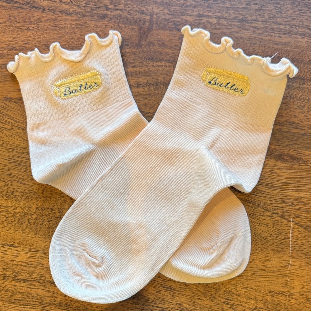 “Butter” Ruffle Crew Pink Socks